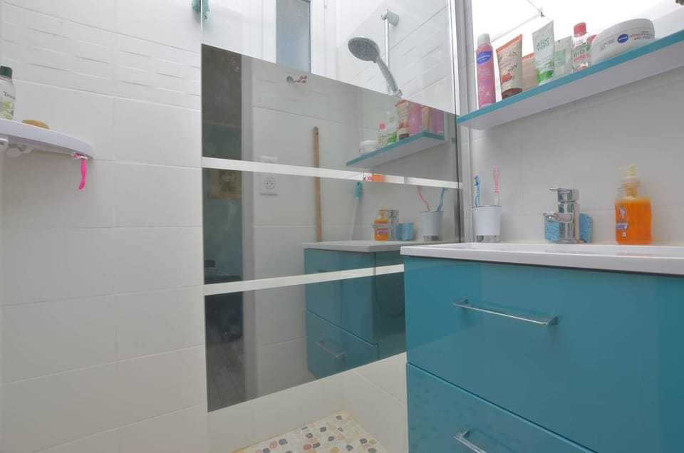 Amiral RDC - Studio Lumineux et Rénové et climatisé avec cour, quartier Rive Droite Apartment in Le Grau-du-Roi