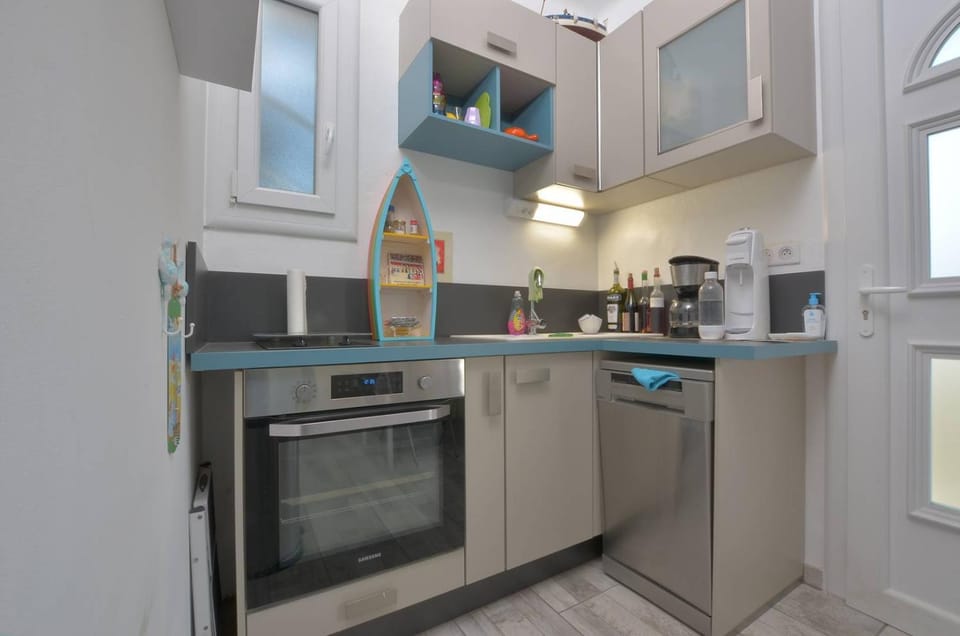 Amiral RDC - Studio Lumineux et Rénové et climatisé avec cour, quartier Rive Droite Apartment in Le Grau-du-Roi