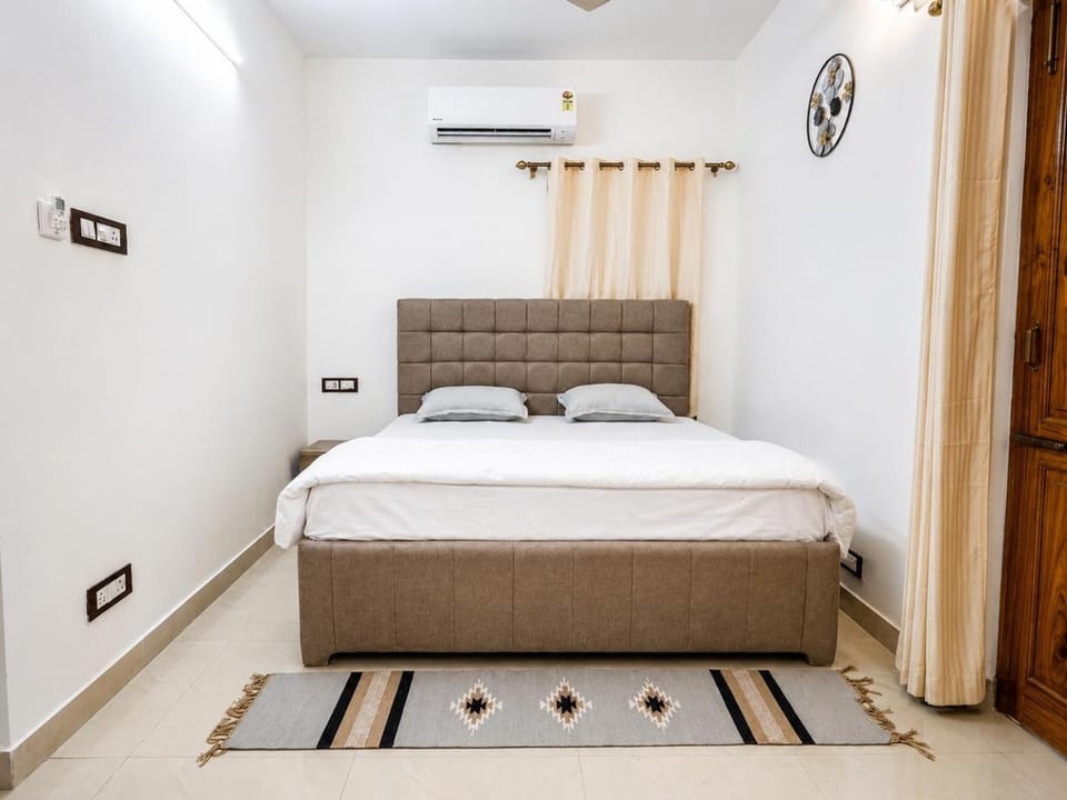 Bedroom, air conditioner