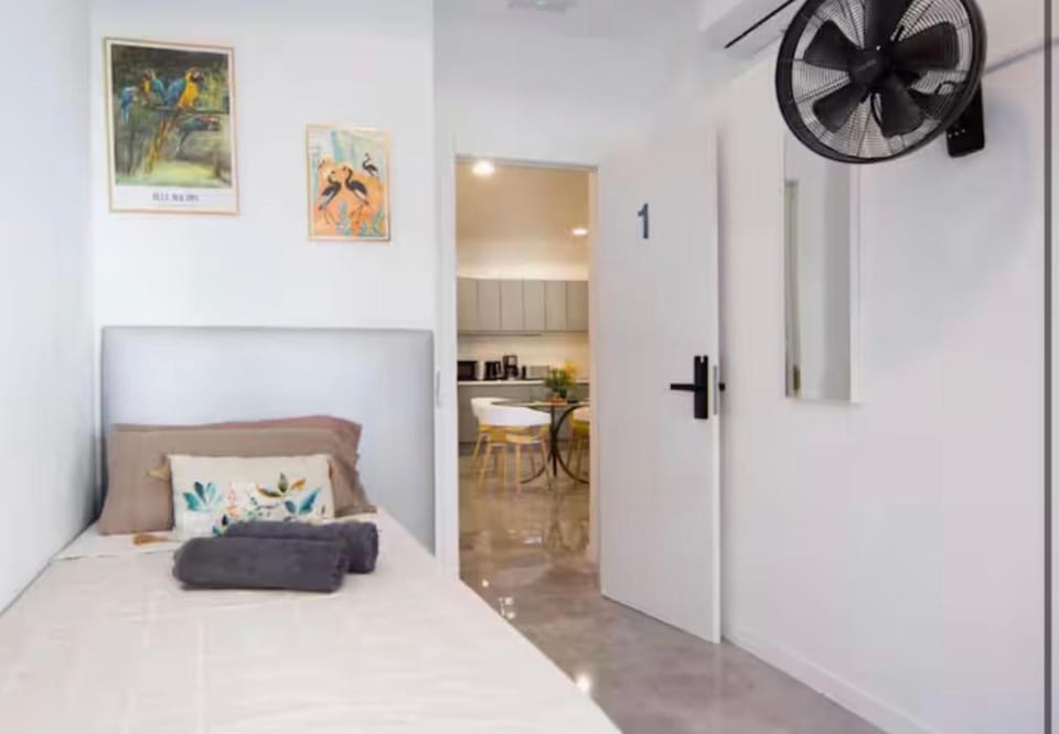 Habitación en Alicante 1 Plus Bed and Breakfast in Alicante