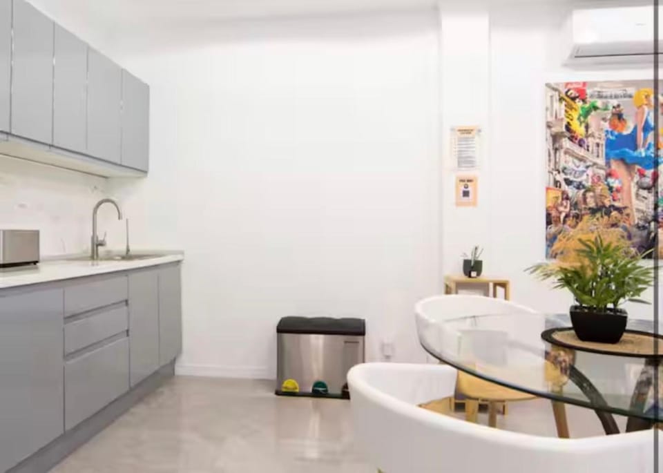 Habitación en Alicante 1 Plus Bed and Breakfast in Alicante