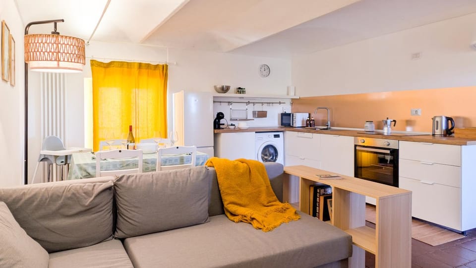 Coffee/tea facilities, Kitchen or kitchenette, Living room, Seating area, Dining area, dishwasher, oven, pet friendly, stove