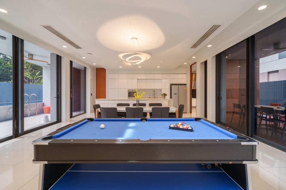 Premium 6BR Ekkamai Villa wITH Pool Home Theatre Villa in Bangkok