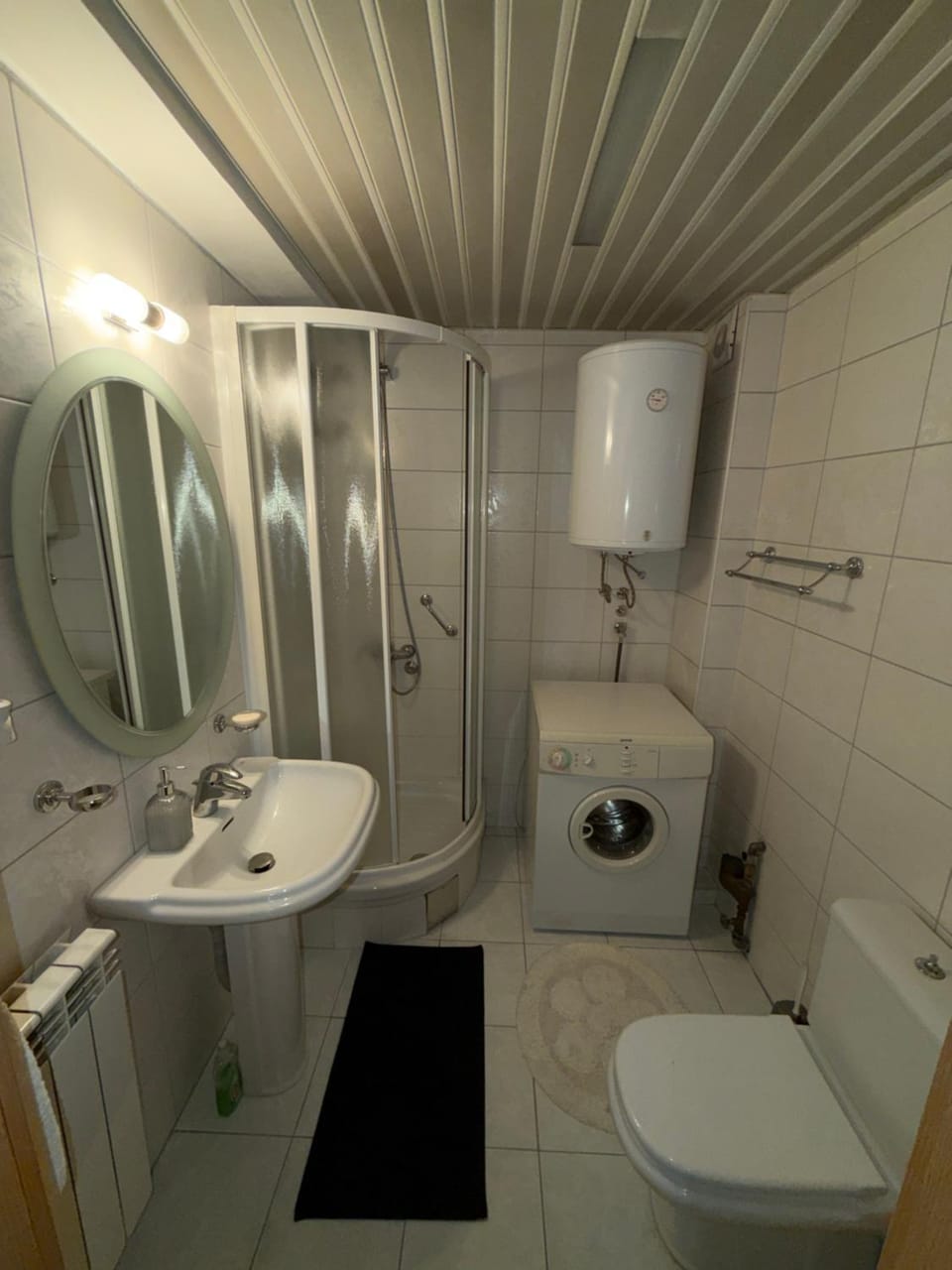 Shower, Toilet, Bathroom, towels