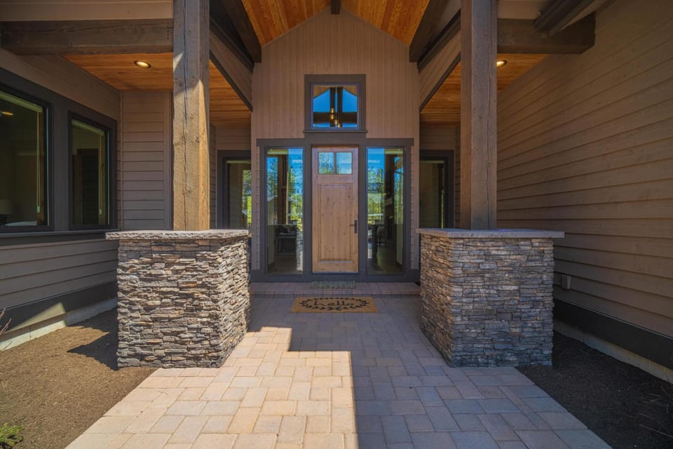 56331 Mirror Rock Loop House in Oregon