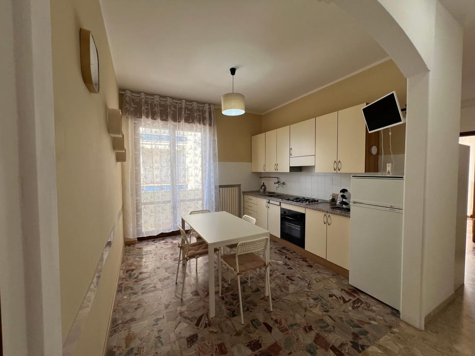 Dining area, Lunch