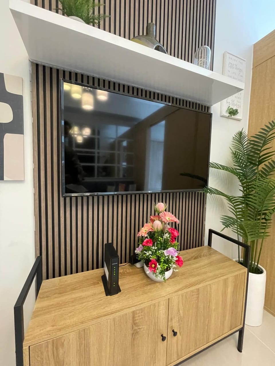 Transient PurpleV Staycation Apartment in Paranaque