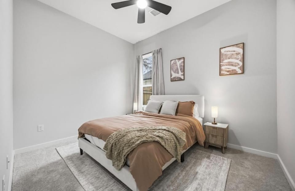 Modern 3BR Home I 5 Min to NRG Stadium & Med Center House in Houston