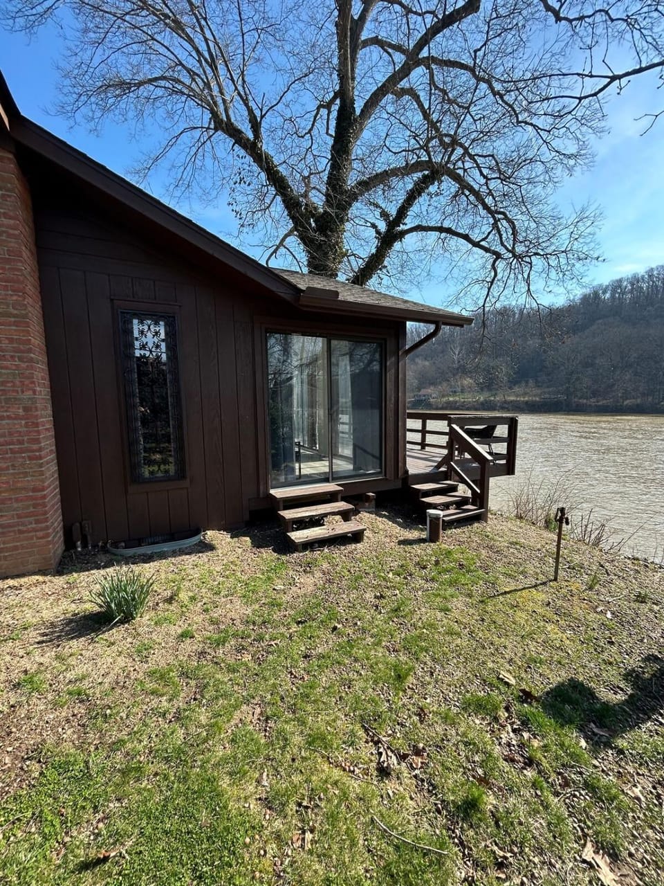 Serenity by the River House in Zanesville