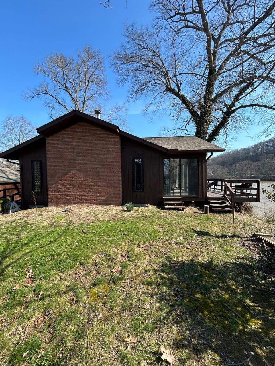 Serenity by the River House in Zanesville