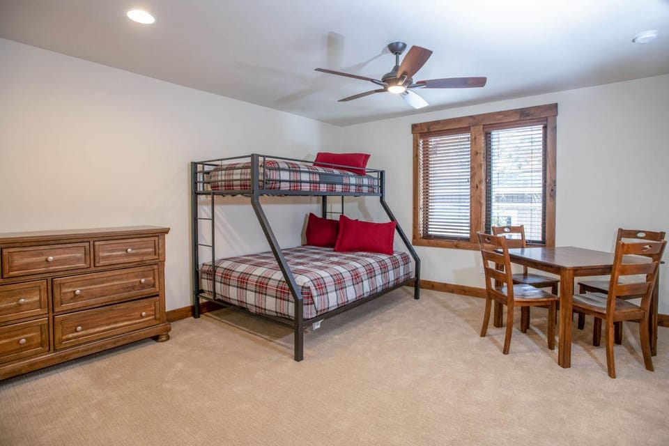 56360 Trailmere Circle House in Oregon
