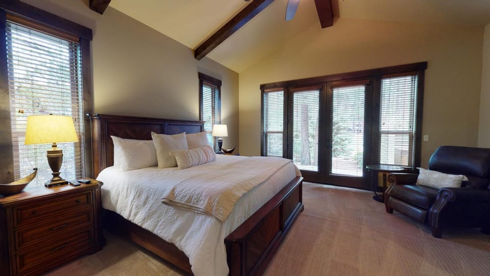 56394 Fireglass Loop House in Oregon