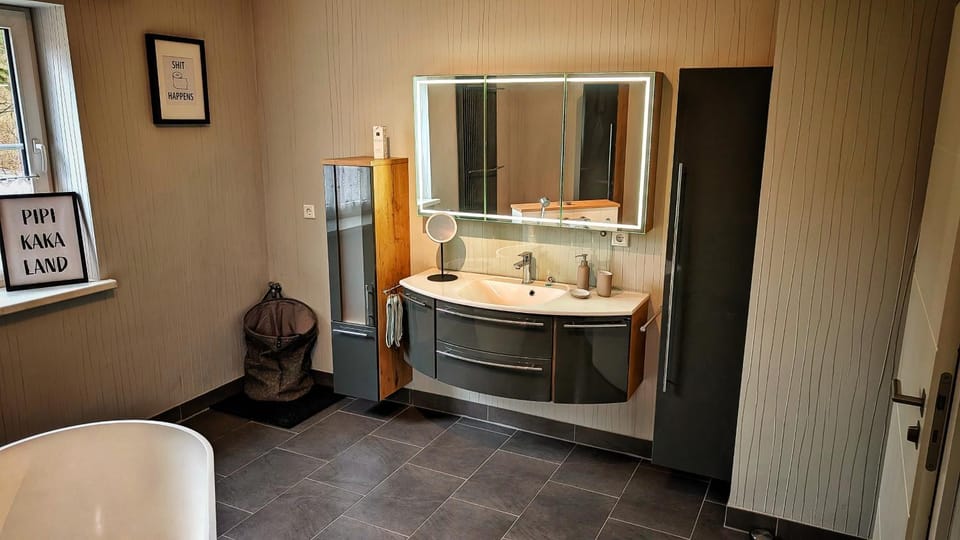 Bathroom, towels