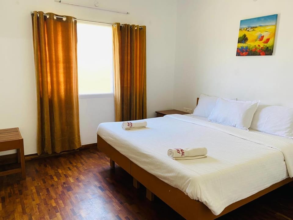 Photo of the whole room, Bedroom