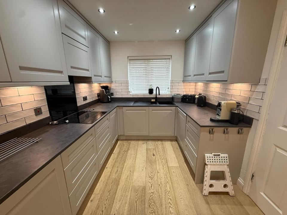 Kitchen or kitchenette, dishwasher, stove, toaster