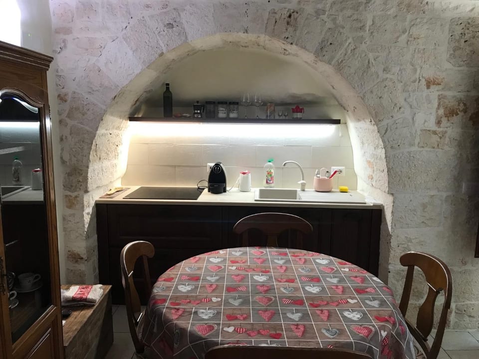 Kitchen or kitchenette, Dining area, kitchen