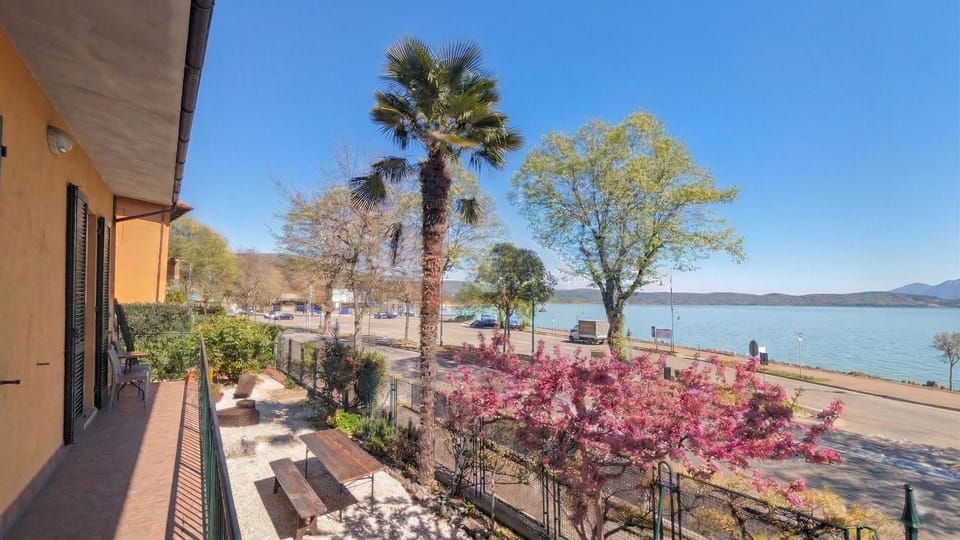 Property building, Nearby landmark, Spring, Day, Natural landscape, Balcony/Terrace, Lake view