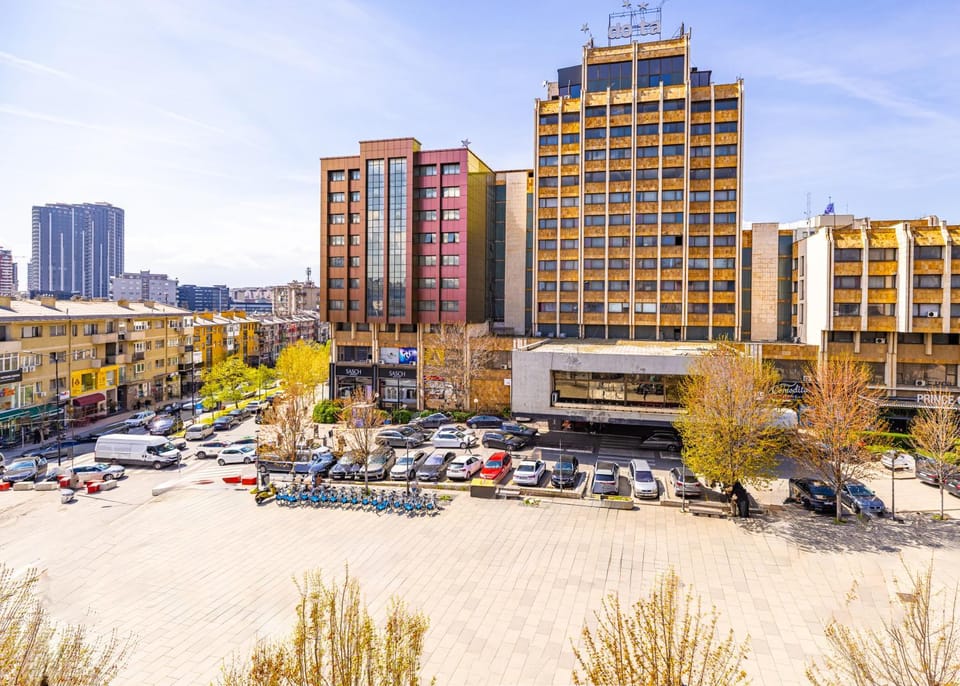 Property building, Balcony/Terrace, City view, Location