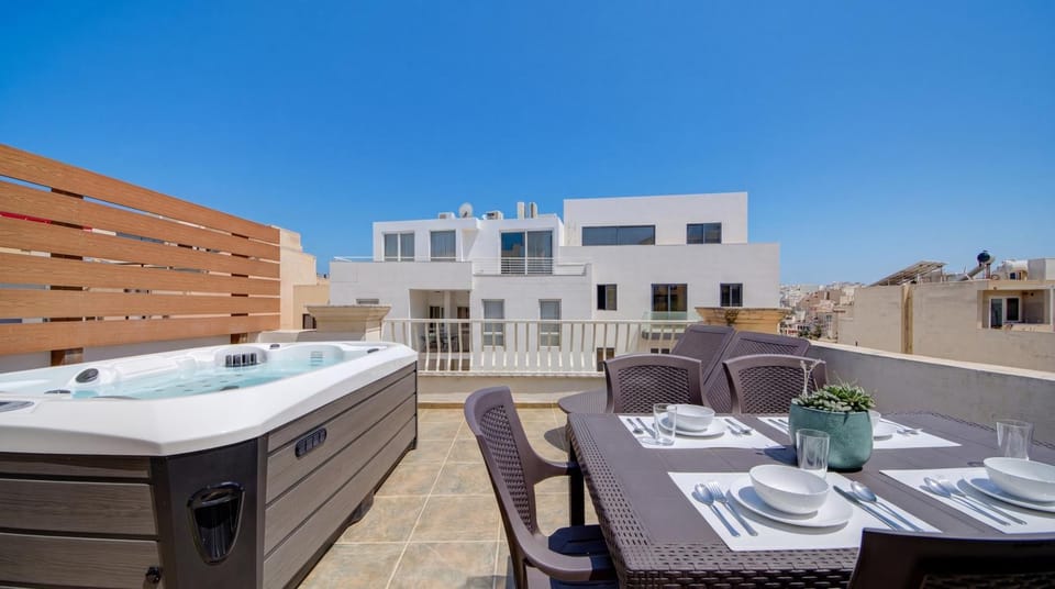 Property building, Patio, Day, Natural landscape, Hot Tub, View (from property/room), Balcony/Terrace, Living room, Seating area, Dining area, Pool view, Swimming pool, sunbed