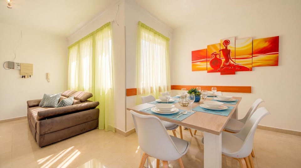 Living room, Seating area, Dining area