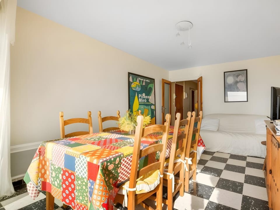 Property building, Living room, Bedroom