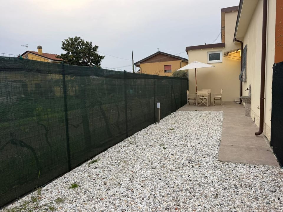 Mistral Holidays - Bilocale con giardino e parcheggio a Marina di Carrara vicino al mare House in Marina di Carrara
