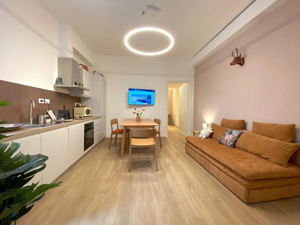 TV and multimedia, Kitchen or kitchenette, Seating area, Dining area, oven, stove