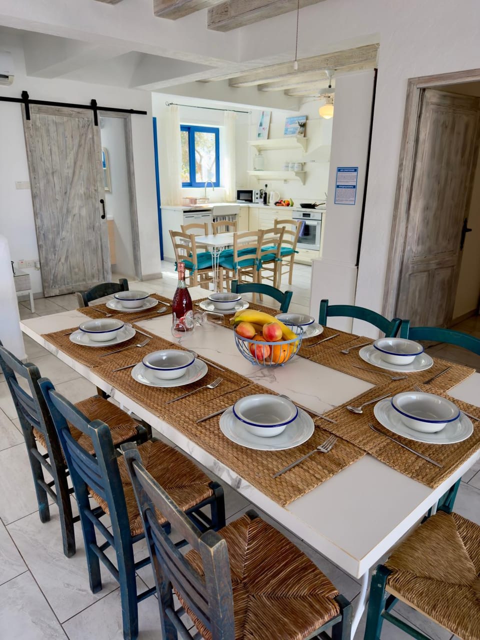 Dining area, kitchen