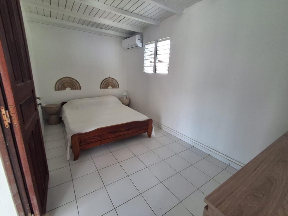 Appartement T2 neuf Le Gosier centre, plage à pied, WiFi Apartment in Le Gosier