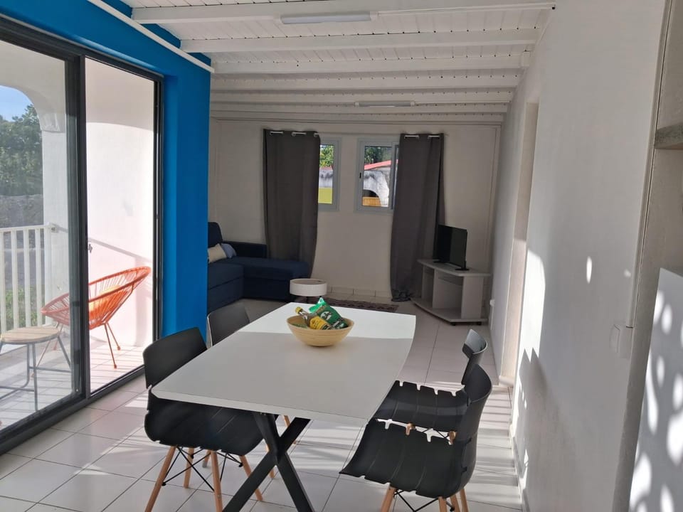Appartement T2 neuf Le Gosier centre, plage à pied, WiFi Apartment in Le Gosier