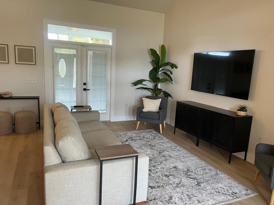 TV and multimedia, Living room, Seating area
