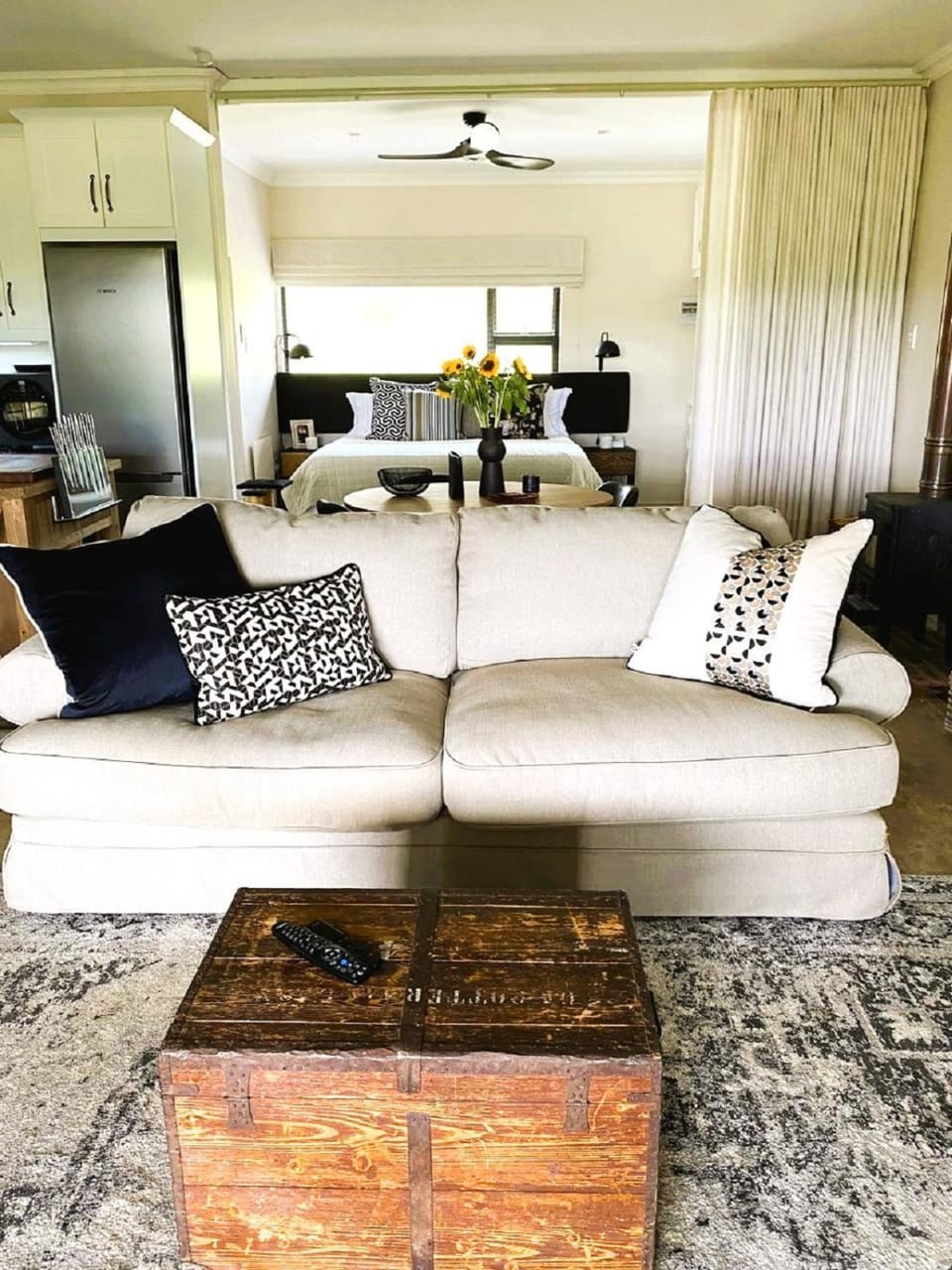 Day, Seating area