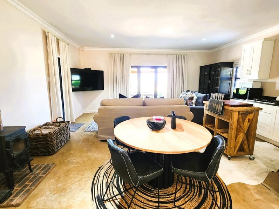 Day, Seating area