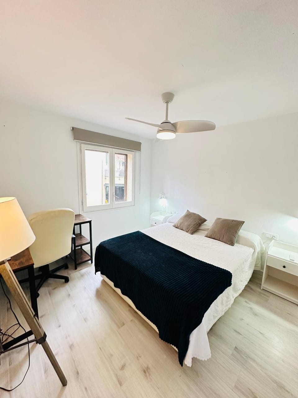Bed, Photo of the whole room, Bedroom, fireplace
