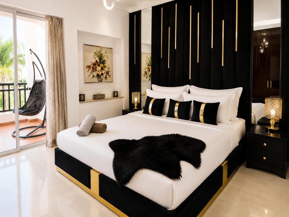 Bed, Photo of the whole room, Bedroom, towels
