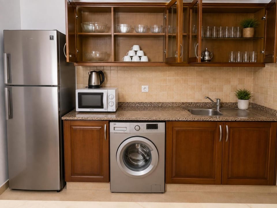 Coffee/tea facilities, Kitchen or kitchenette, oven, stove, washing machine