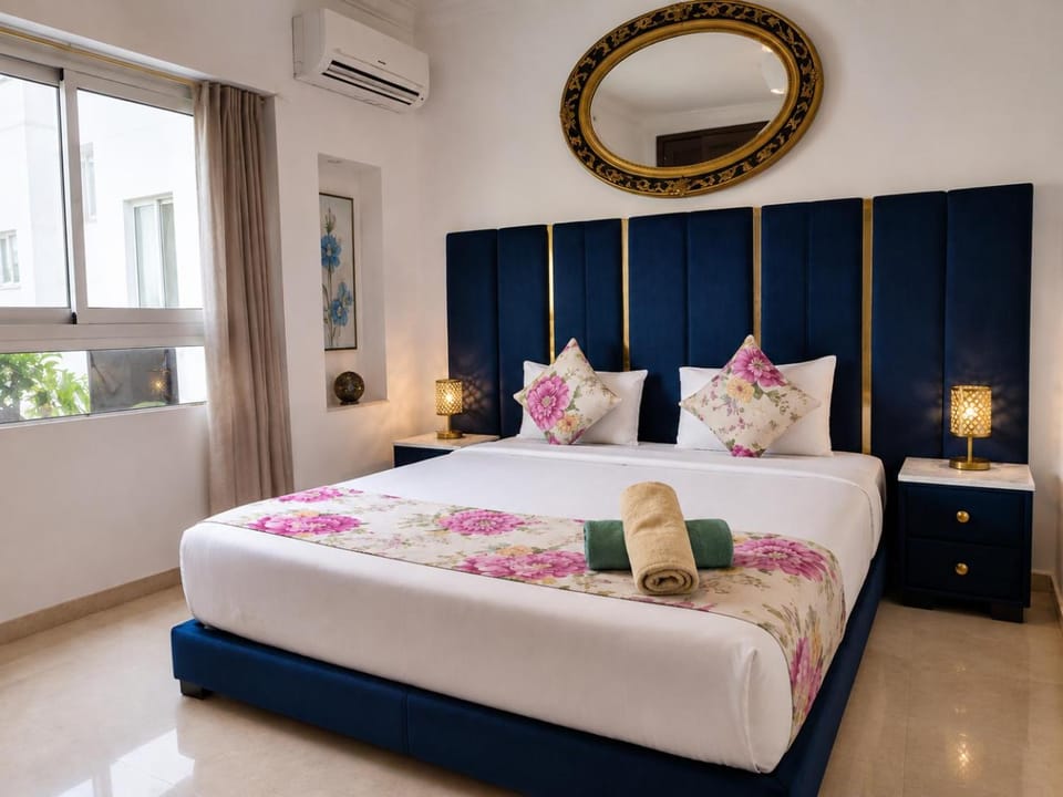 Photo of the whole room, Bedroom, towels
