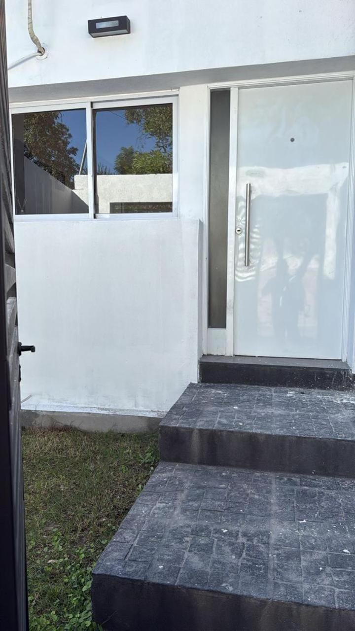 Property building, Facade/entrance, Day