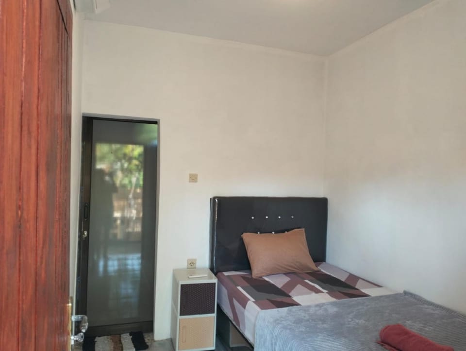 Lestari homestay Vacation rental in Pujut