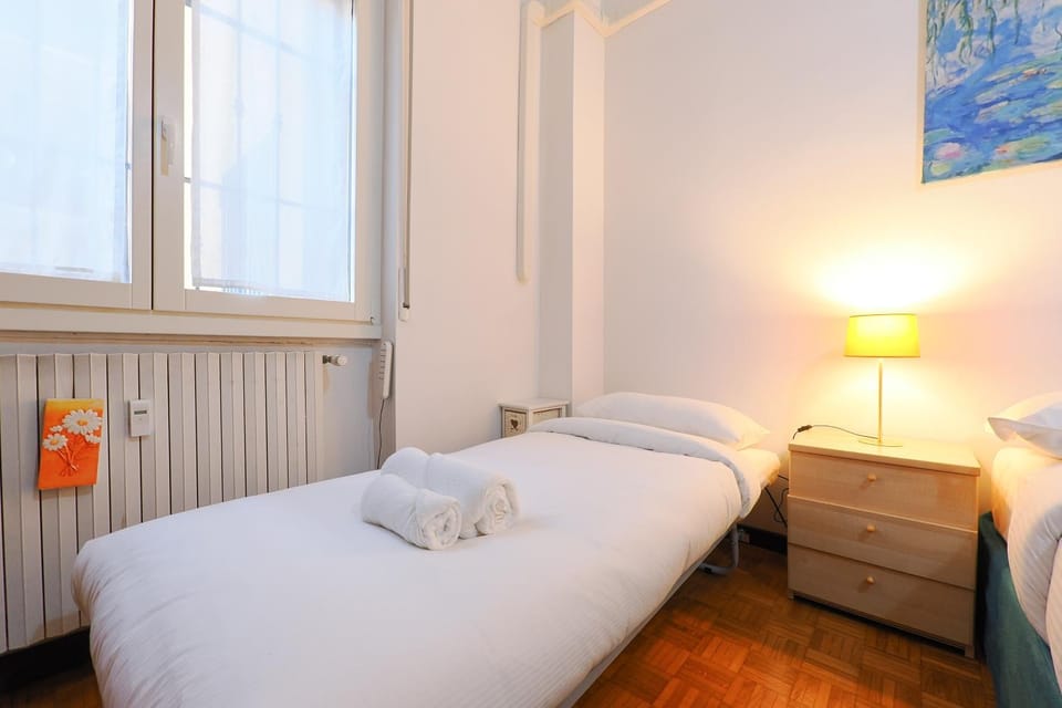 Bed, Photo of the whole room, Bedroom, internet, towels