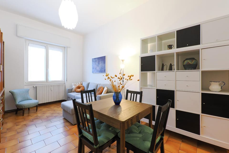 TV and multimedia, Seating area, Dining area