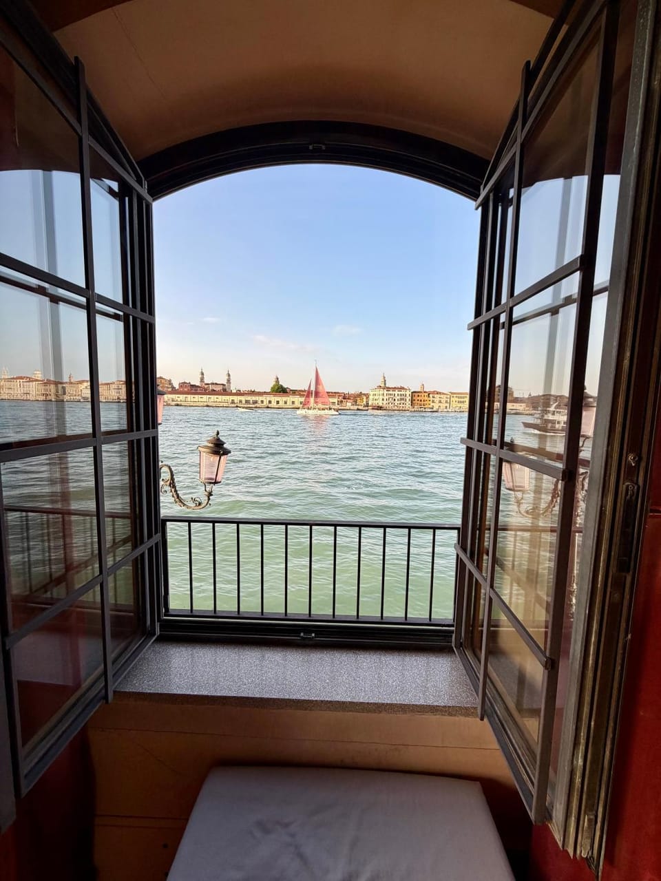 Molino Stucky Studio - canal view Apartment in Lido di Venezia