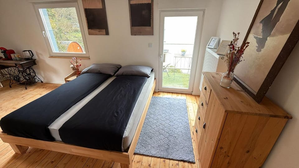Coffee/tea facilities, View (from property/room), Balcony/Terrace, Garden view, locker