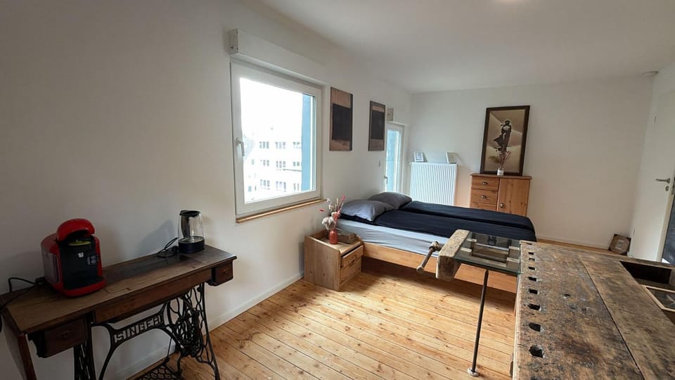 Bed, Coffee/tea facilities, Street view, locker, wedding