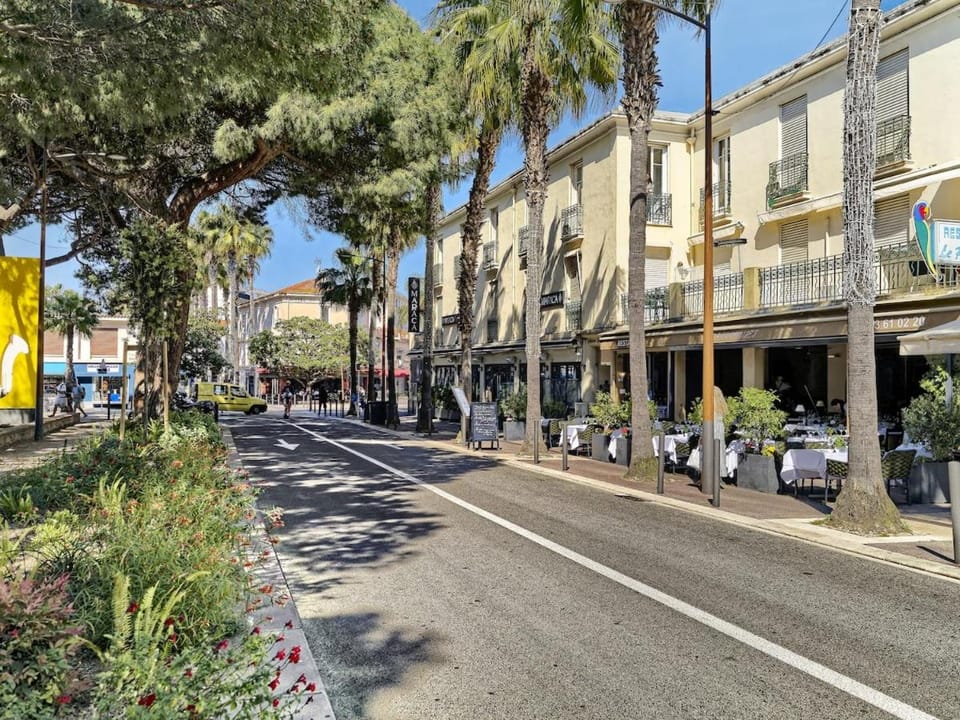 Au coeur de Juan-les-Pins, Magnifique Appartement, Clim, 30m de la Plage Apartment in Antibes