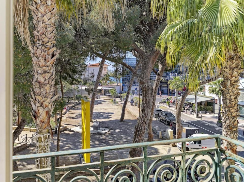 Au coeur de Juan-les-Pins, Magnifique Appartement, Clim, 30m de la Plage Apartment in Antibes