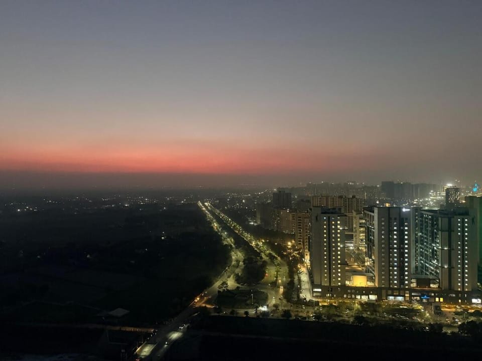 KapCasaStays Blue Haven Luxury 1BHK 30th floor Apartment in Noida