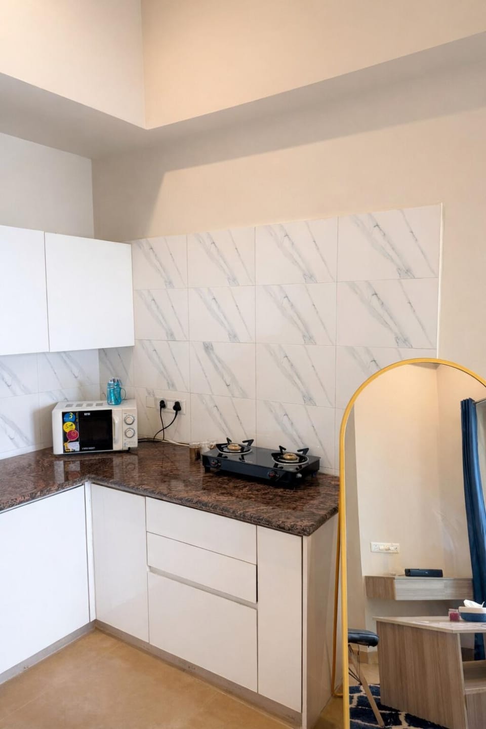 KapCasaStays Blue Haven Luxury 1BHK 30th floor Apartment in Noida