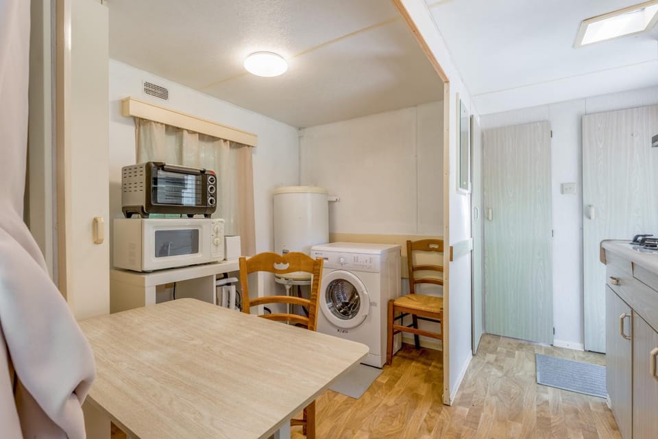 Mobil-home au cœur des vignes House in Provence-Alpes-Côte d'Azur