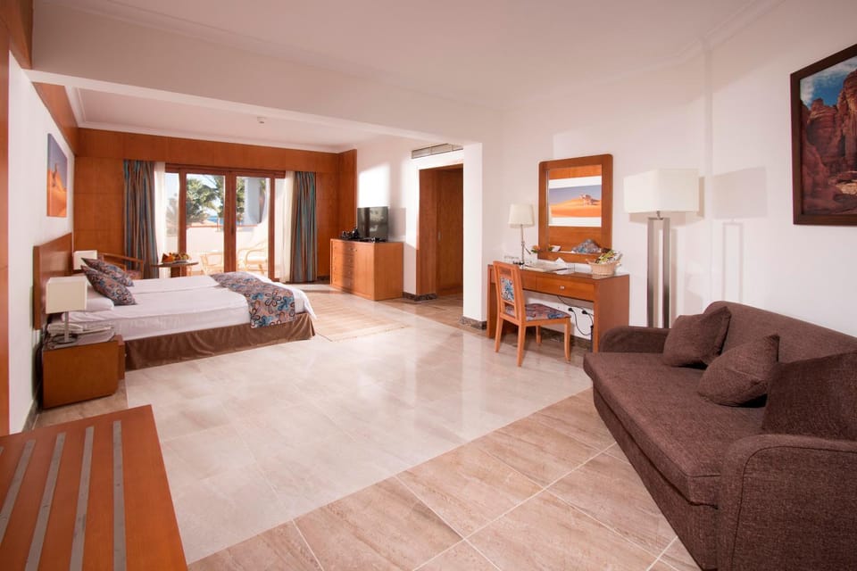 Photo of the whole room, Pool view, Sea view